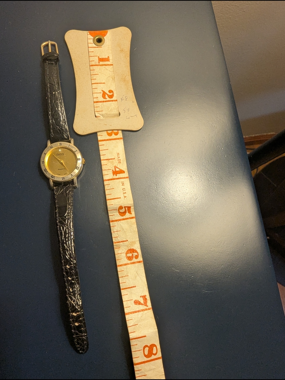 Vtg Gucci Gold Dial Black Leather Strap Watch Japan Mvmt - Picture 7 of 7